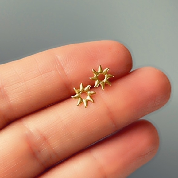 14k Gold Tiny Sun Stud Earrings - Picture 3 of 5